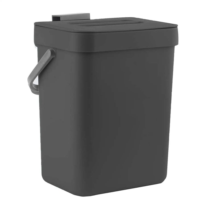 Plastic trash can