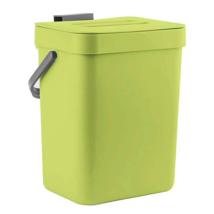 Plastic trash can