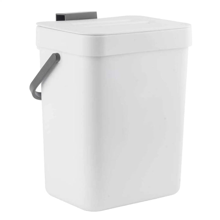 Plastic trash can